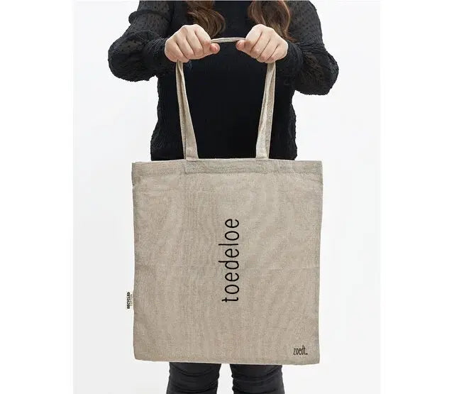 Zoedt: Duurzame beige katoenen tas met tekst 'toedeloe' - van gerycled materiaal