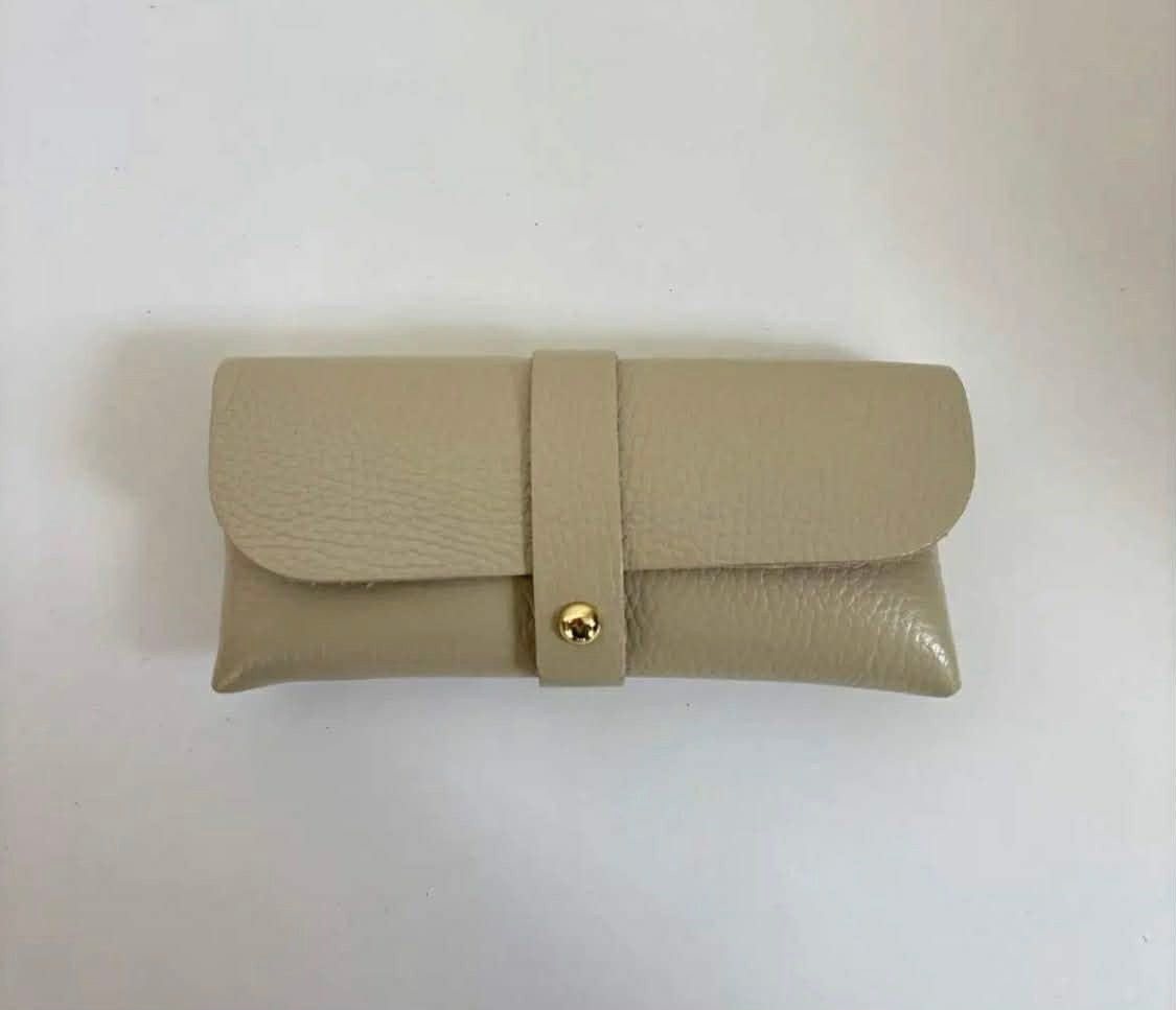 Wauw: Zonnebriltasje leder - beige