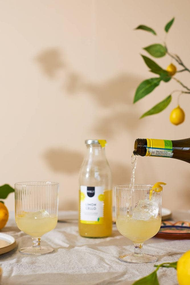 Pineut: Cocktail Fles Dutch Limoncello DIY