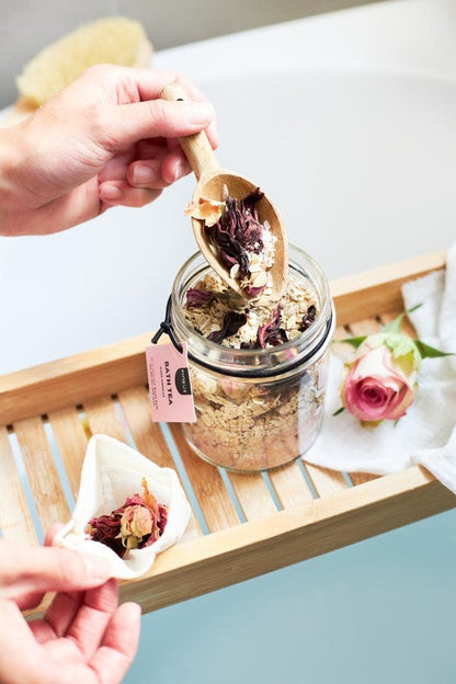 Pineut: Badthee - rozen en hibiscus