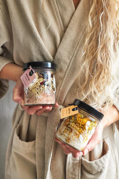 Pineut: Badthee - rozen en hibiscus