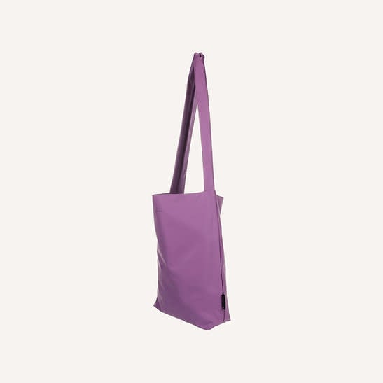 tinne + mia cross: Feel good bag - pale pansy | super duper