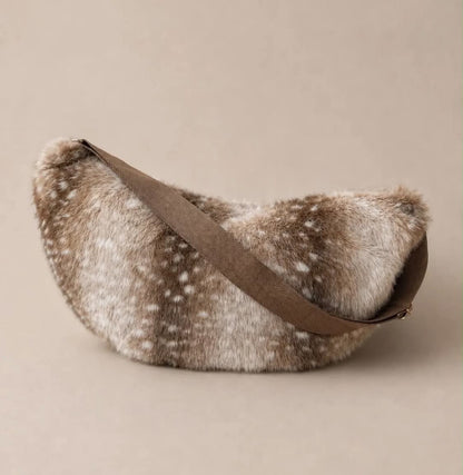 Fluffy half moon bag | grote zachte schoudertas (verschillende kleurtjes)