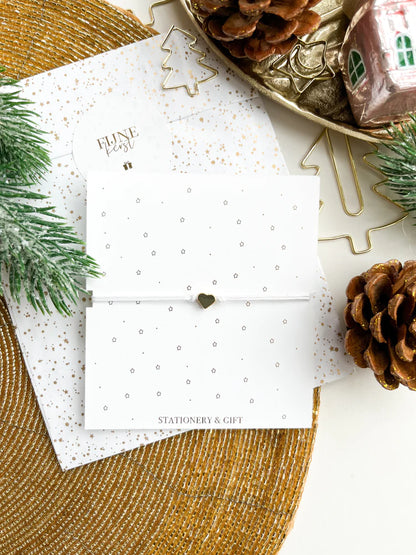 Stationery & gift: armbandje wit met een gouden hart