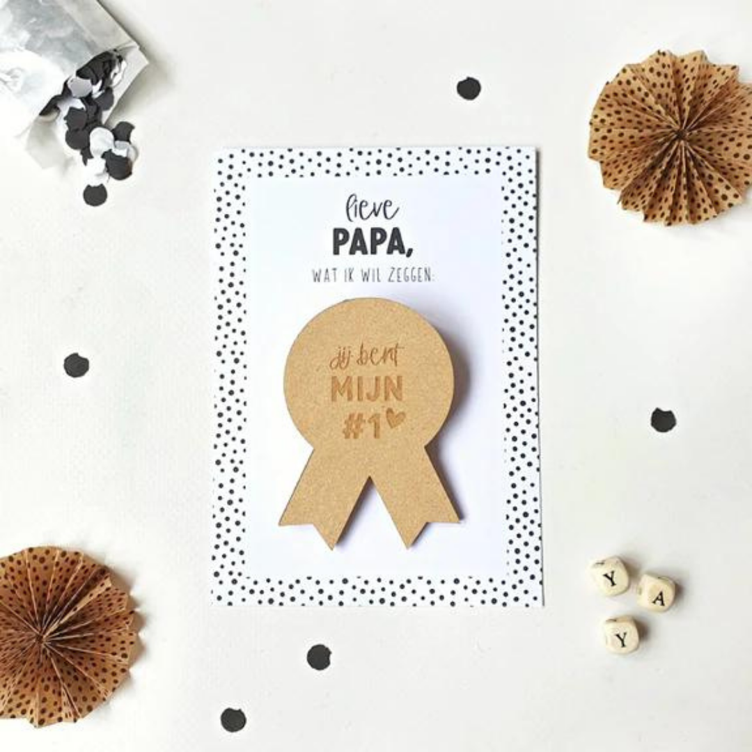 Miek in vorm: ANSICHTKAART + MEDAILLE BUTTON | LIEVE PAPA, WAT IK WIL ZEGGEN