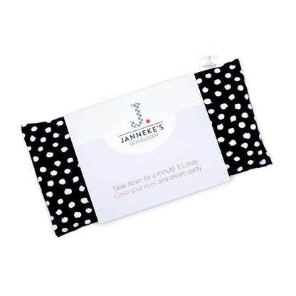 Jannekes warmtesjaal Stippen zwart | biologisch lijnzaad | oogkussen 25×13 cm