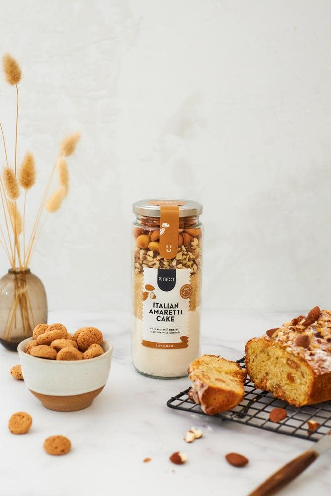 Pineut: cake Pot Italian Amaretti