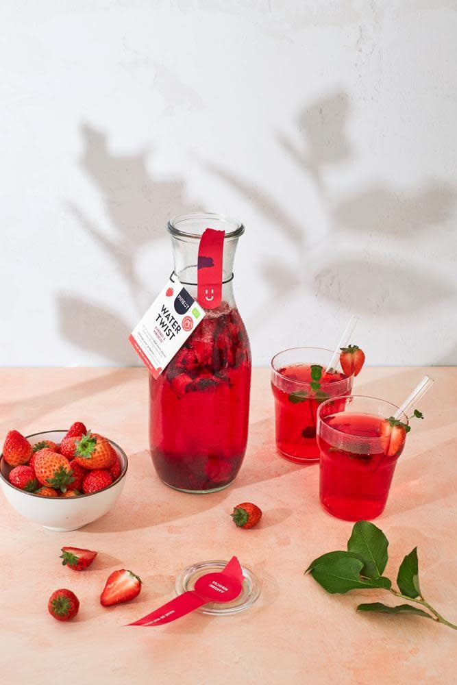 Pineut: Watertwist Karaf Aardbei Hibiscus BIO