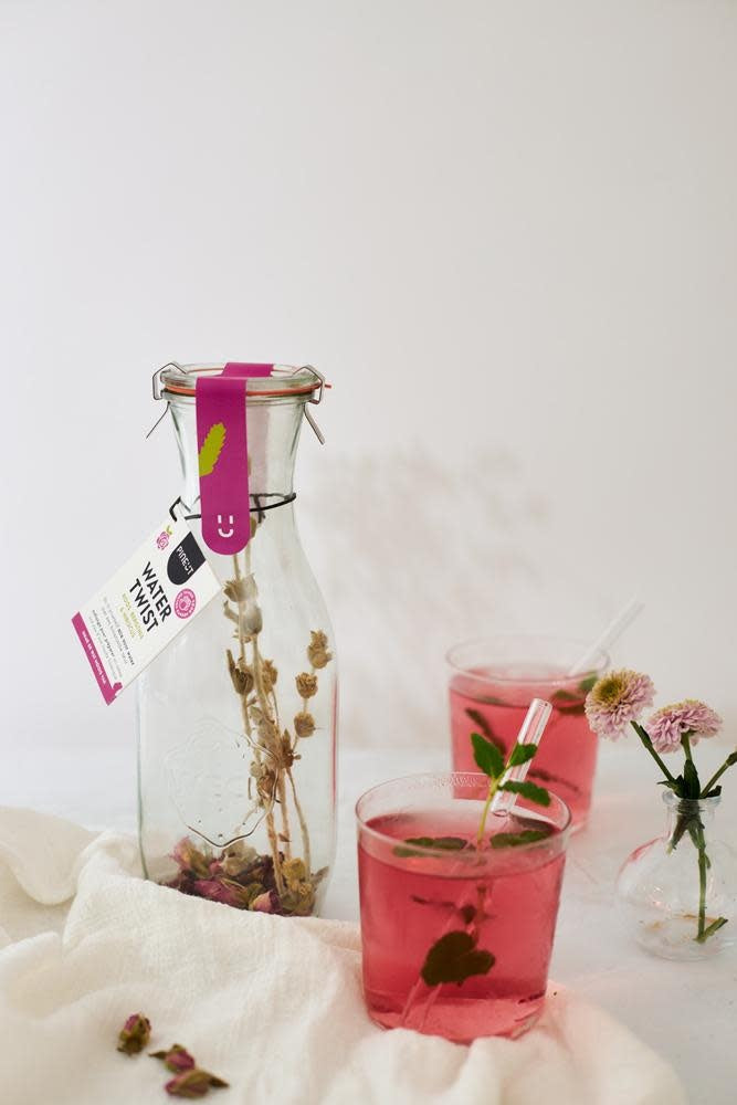 Pineut: Watertwist Karaf Roos Bergthee Hibiscus