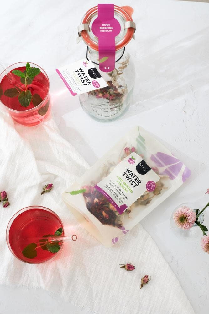 Pineut: Watertwist Pouchbag Roos Bergthee Hibiscus