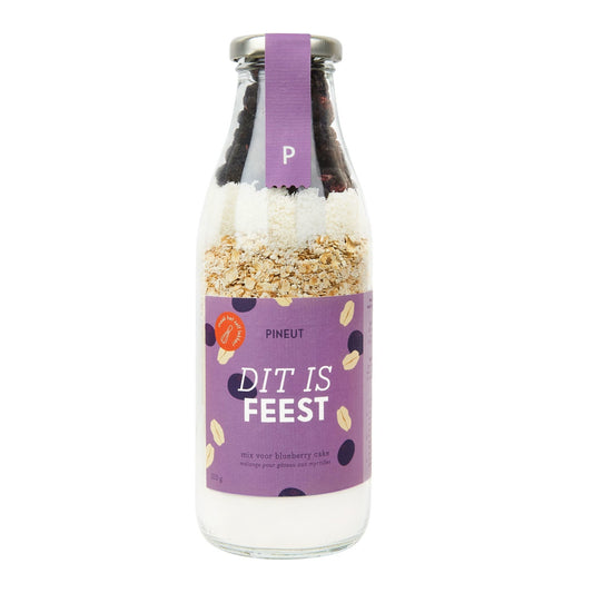 Pineut: "Dit is feest"  Blueberry cake