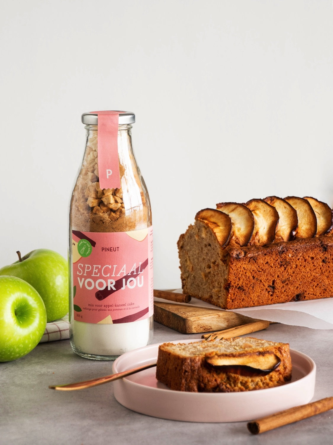 Pineut: "Speciaal voor jou"  Appel kaneel cake