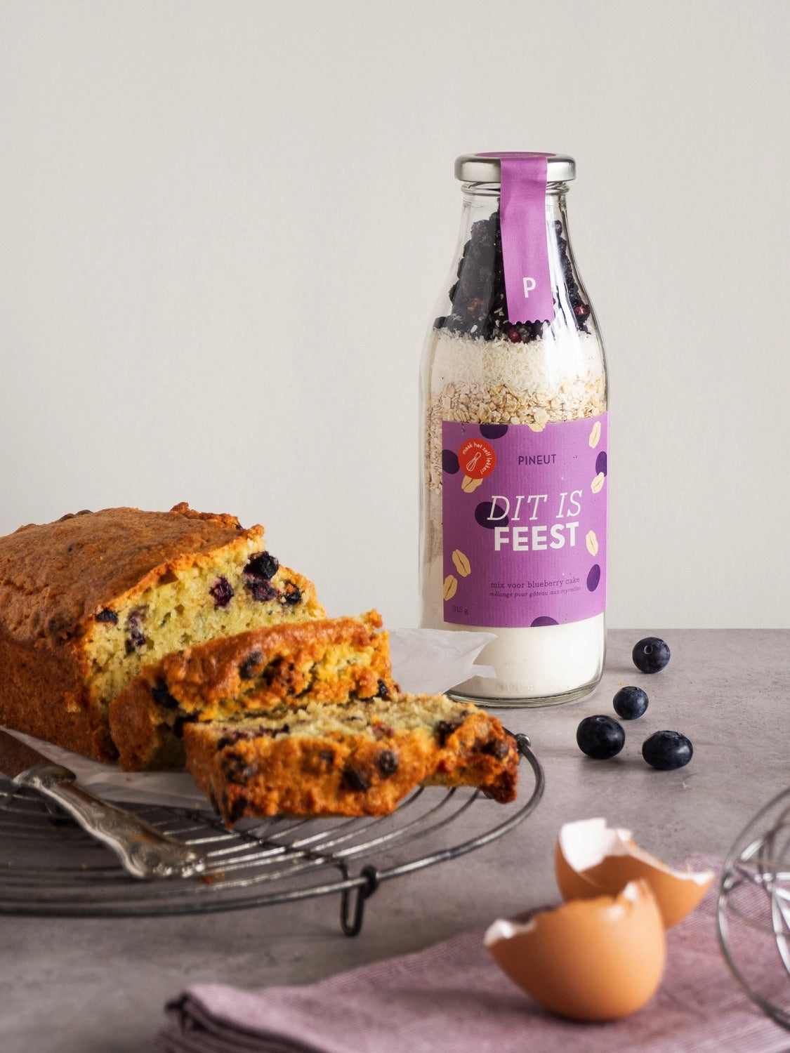 Pineut: "Dit is feest"  Blueberry cake