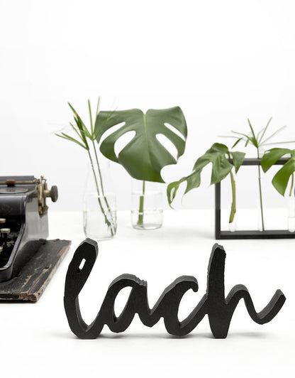Zoedt: LACH van zwart hout